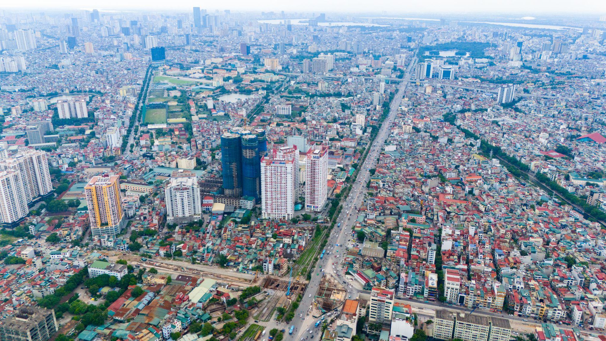 Tòa The Queen tại số 360 Giải Phóng đã cất nóc, dự kiến bàn giao Quý IV năm 2026